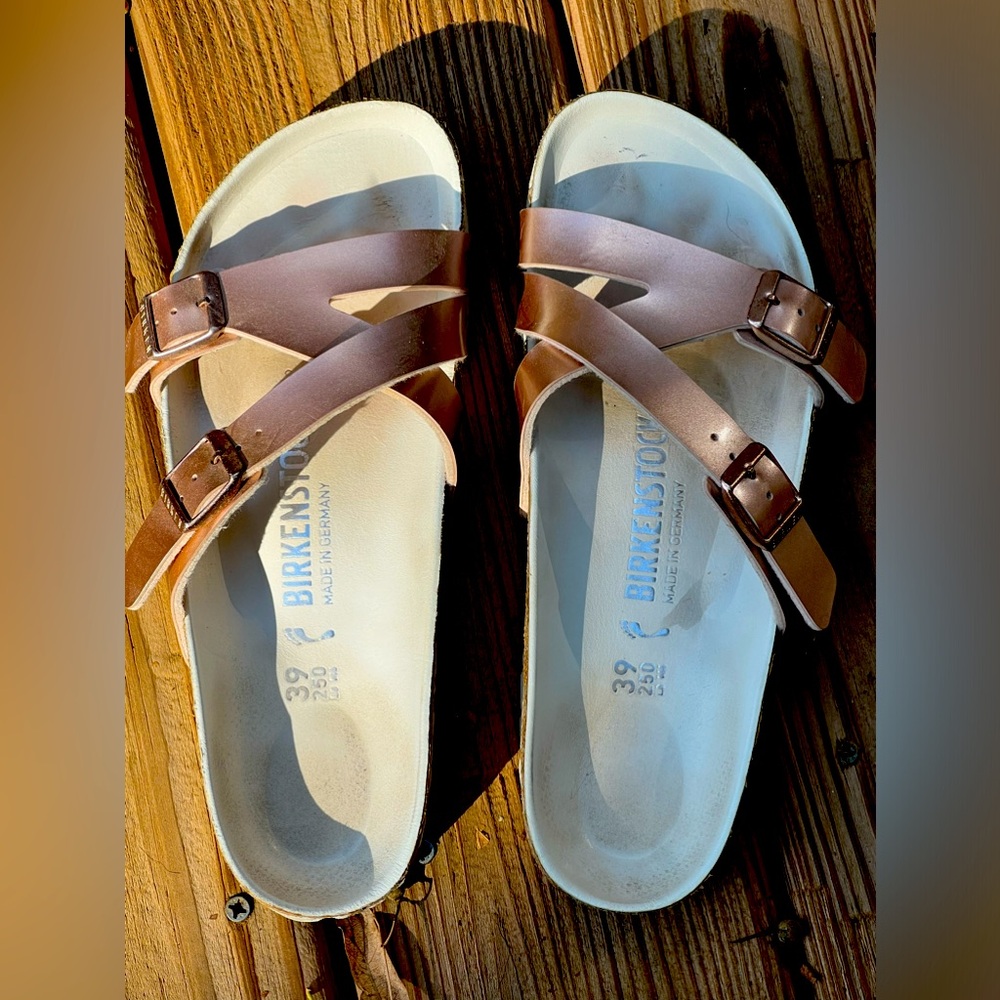 Birkenstock sandals in rose gold size 39